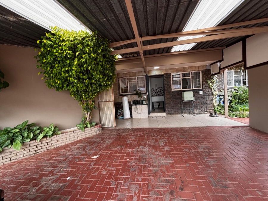 7 Bedroom Property for Sale in Flamwood North West